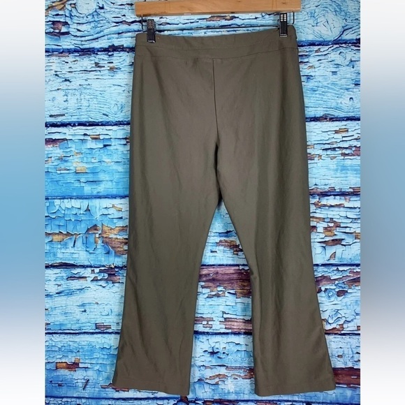 Nike Fit Dry Yoga Capri Pants Workout Activewear Green Women's Size Medium - Picture 2 of 5